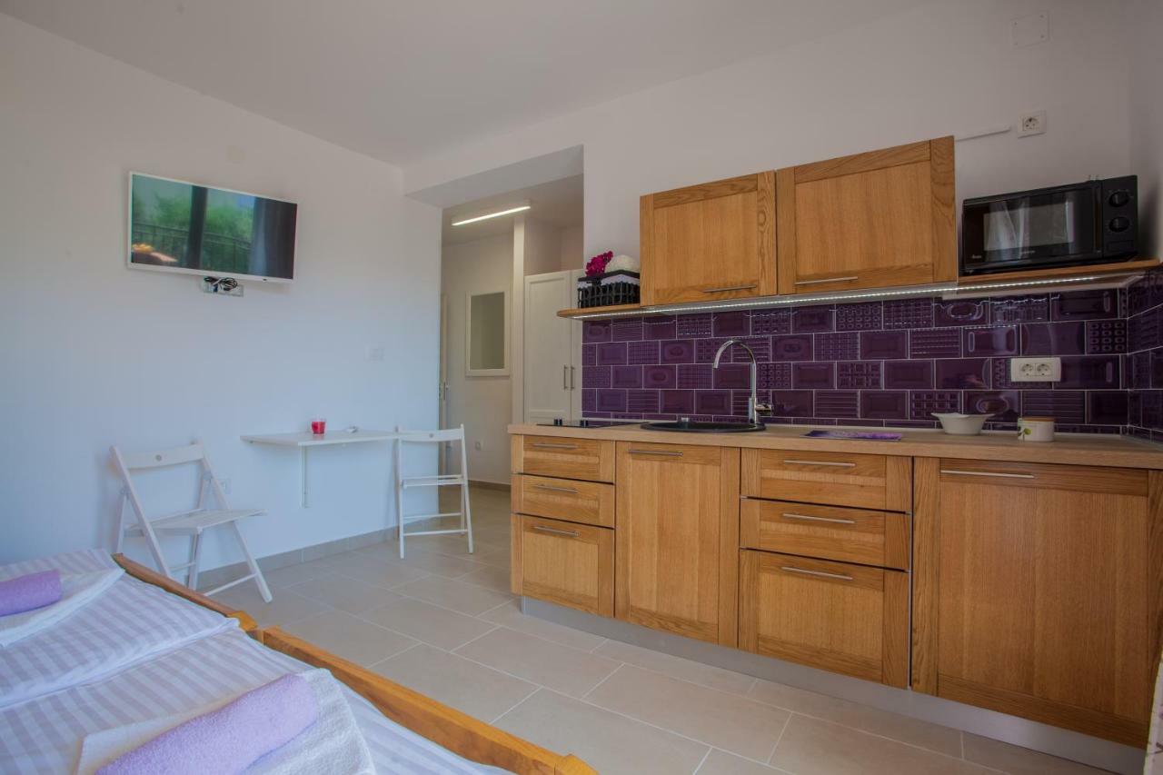 Guesthouse Maver Cres Exterior photo